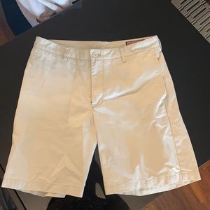 Vineyard Vines khaki shorts (33)